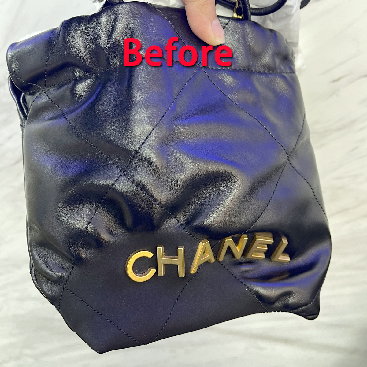 防潮珠導致Chanel手袋皮革乾裂修復前